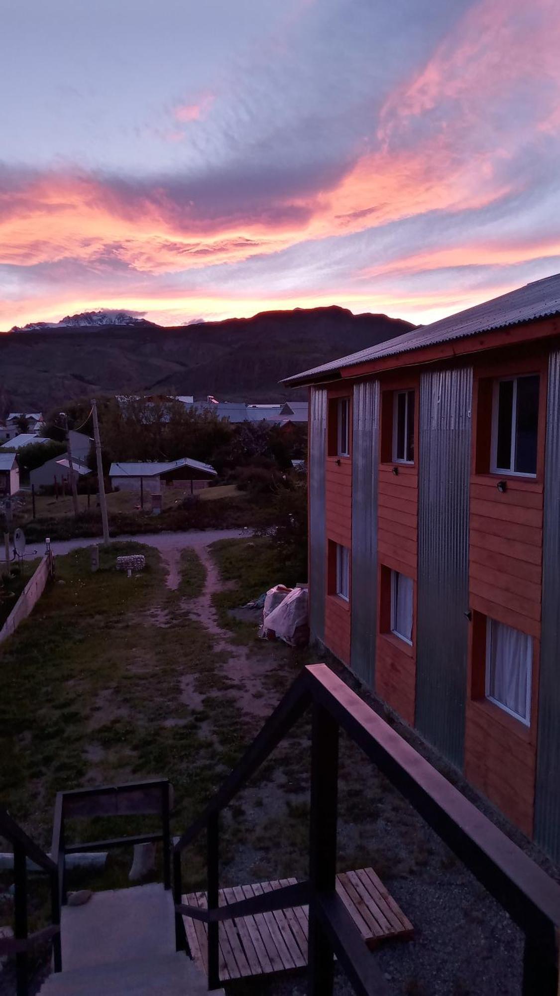 Milenarios Hostel El Chalten Exterior photo