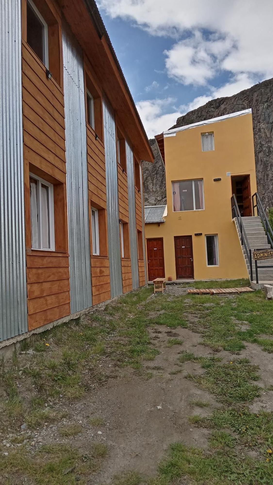 Milenarios Hostel El Chalten Exterior photo